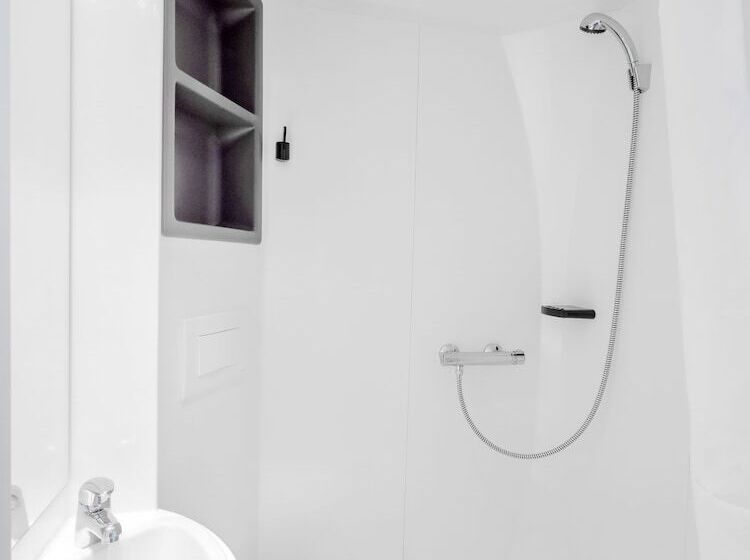 חדר בסיסי, Hamnhotellet