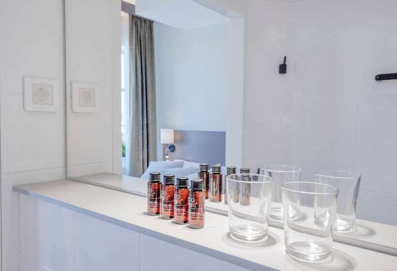 חדר משפחתי, Hamnhotellet