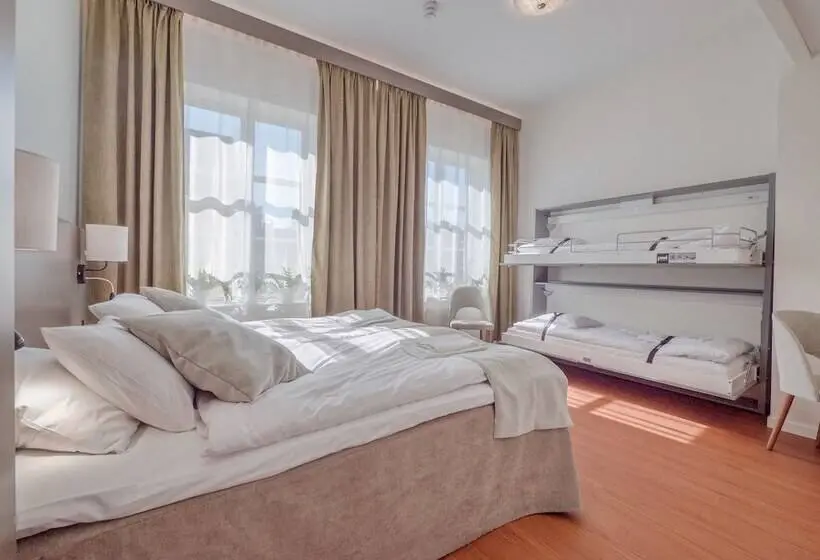 Perhehuone, Hamnhotellet