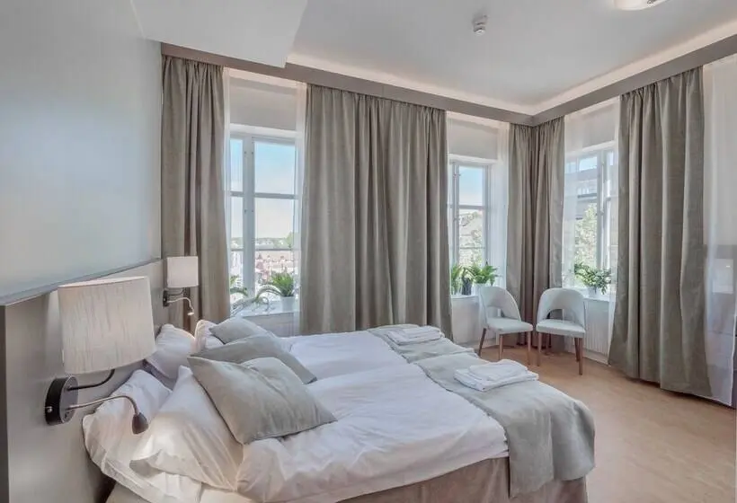 Perhehuone, Hamnhotellet