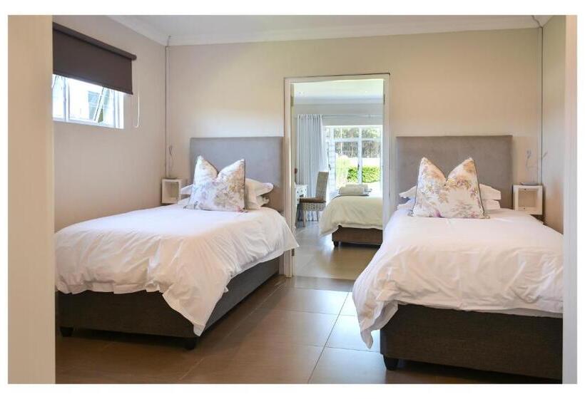 סוויטה, 66 On Monzali 4 Star Luxury Guesthouse