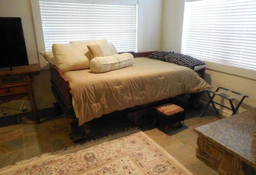 Люкс Deluxe Кровать Кинг, Dogwood Springs Lodgings