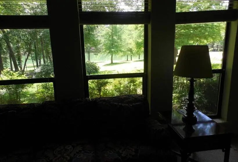 スイート, Dogwood Springs Lodgings