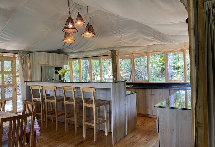 چادر با خدمات رفاهی استاندارد, Olesamara Collection