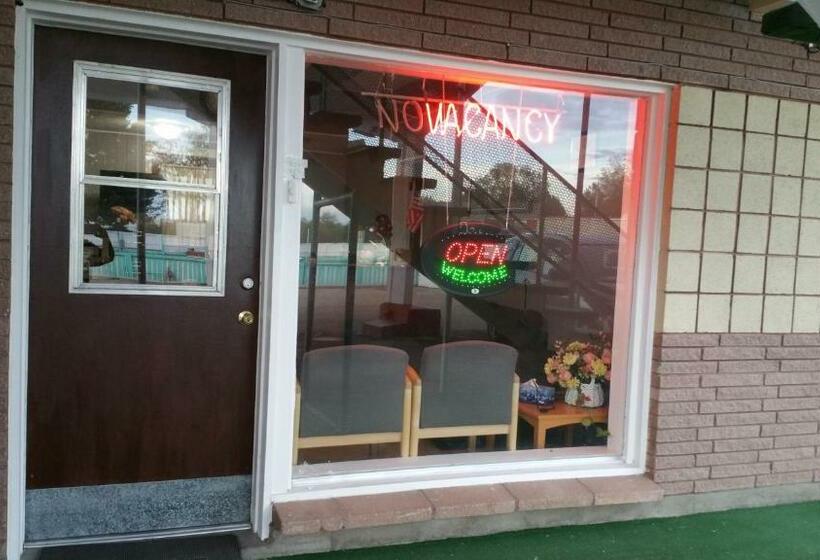 标准间, Thunder Bird Motel