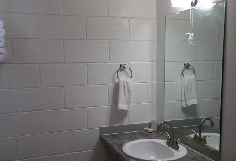 标准间, Thunder Bird Motel