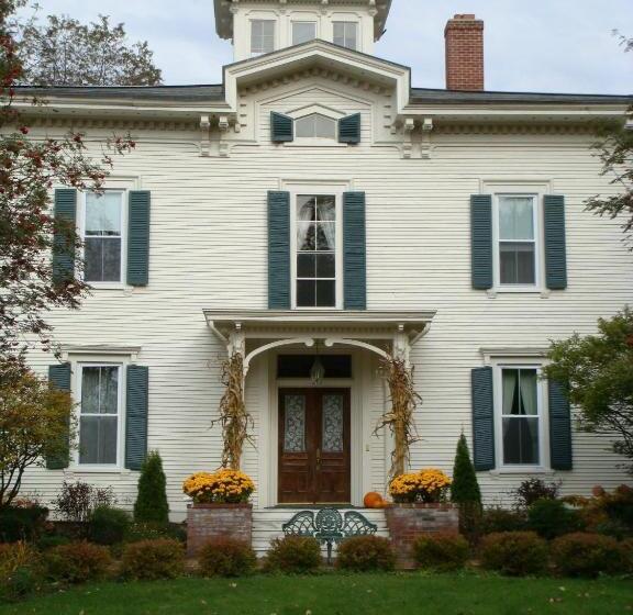 Deluxe Suite King Bed, Antique Mansion B & B