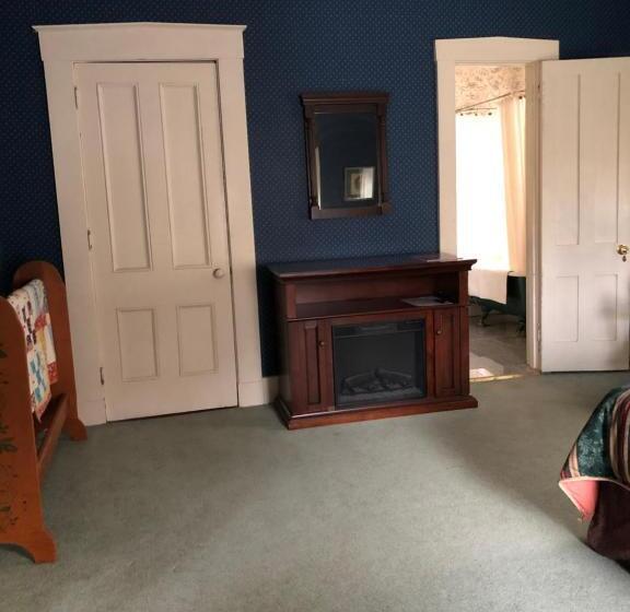 Deluxe Suite King Bed, Antique Mansion B & B