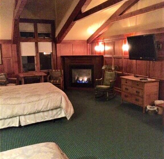 اتاق استاندارد چهار تخته, Antique Mansion B & B