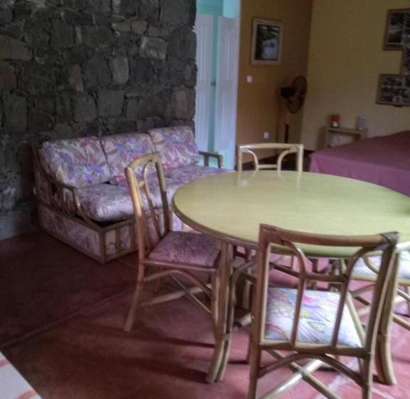 اتاق خانوادگی, Chambre Indépendante