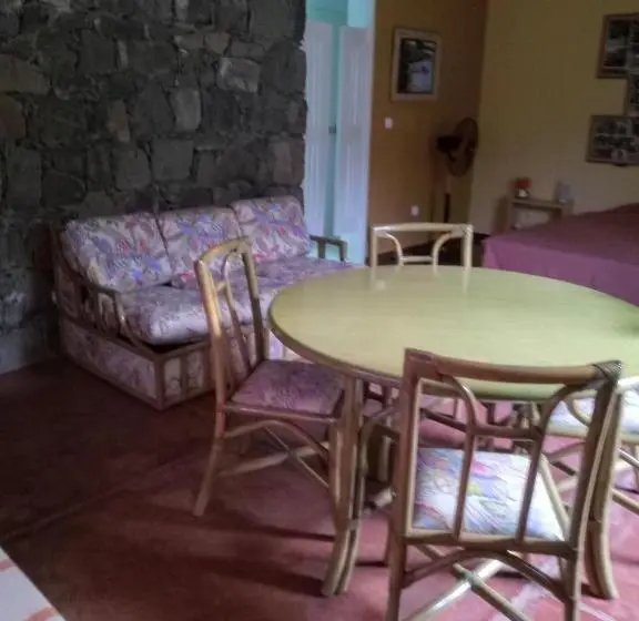 اتاق خانوادگی, Chambre Indépendante