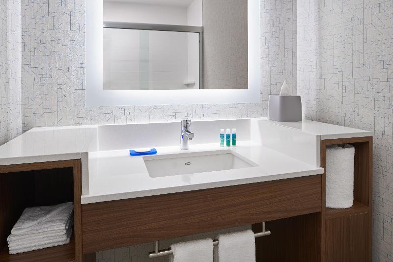 带大床的套房, Springhill Suites By Marriott Gulfport I10
