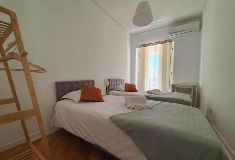 اتاق استاندارد با سرویس بهداشتی مشترک, The Boulevard Nook