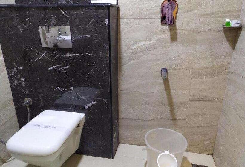 غرفة قياسية, White Boutique