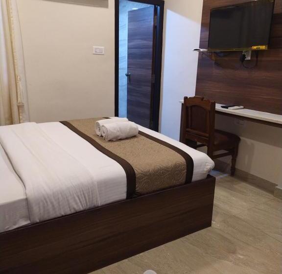 غرفة قياسية, White Boutique