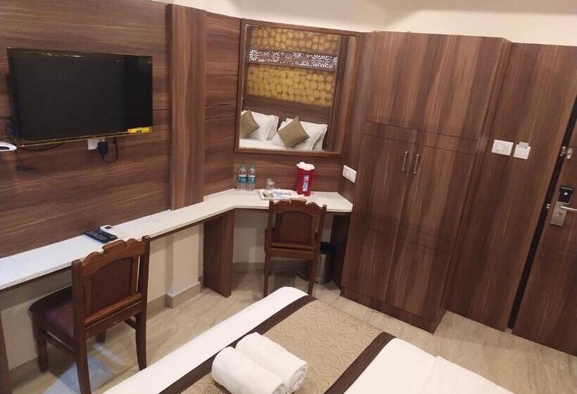 غرفة قياسية, White Boutique