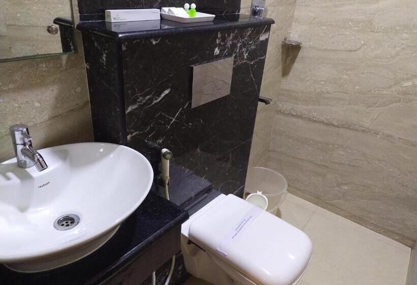 جناح إدارى, White Boutique