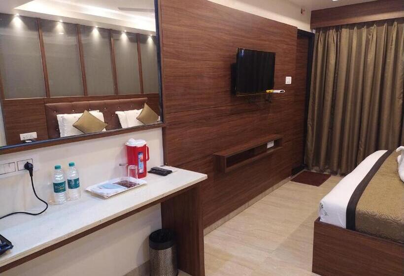 جناح إدارى, White Boutique