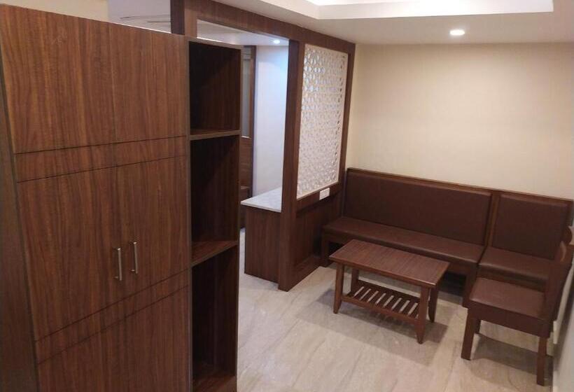 جناح إدارى, White Boutique