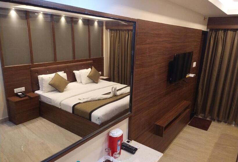 جناح إدارى, White Boutique