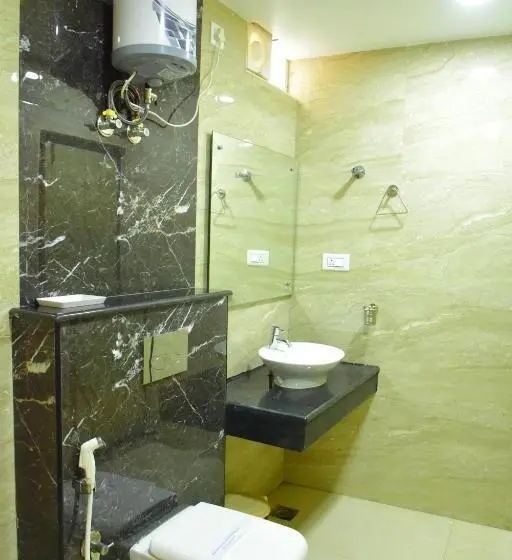 سوئیت جونیور خانوادگی, White Boutique