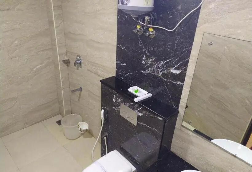 سوئیت جونیور خانوادگی, White Boutique