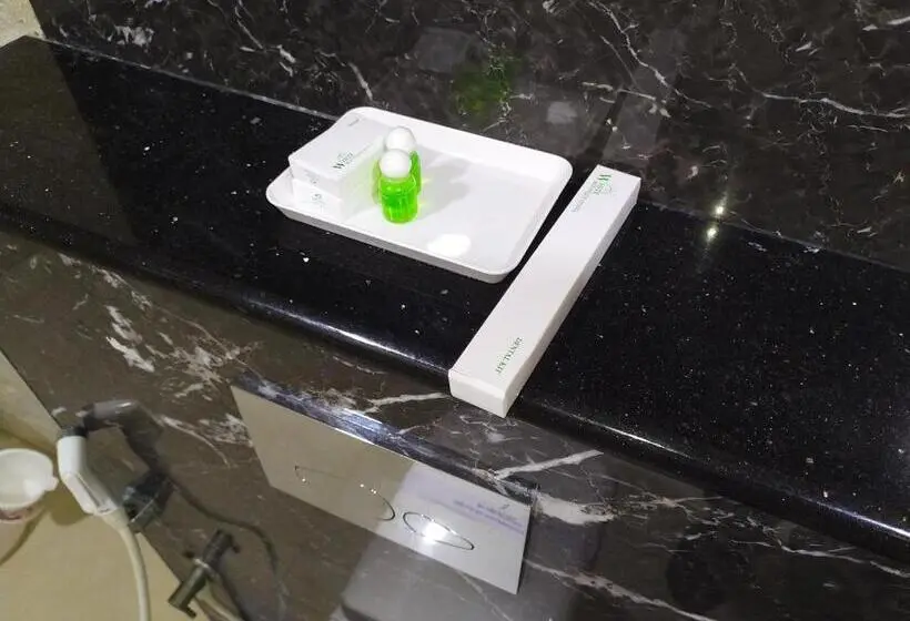 سوئیت جونیور خانوادگی, White Boutique