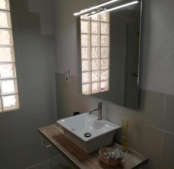 חדר דלוקס, El Karmelet