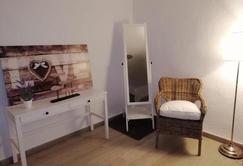 חדר דלוקס, El Karmelet