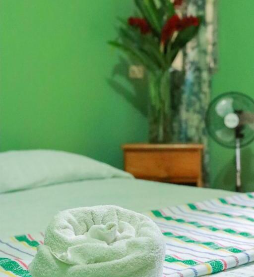 اتاق اکونومی یک تخته, Rosalila