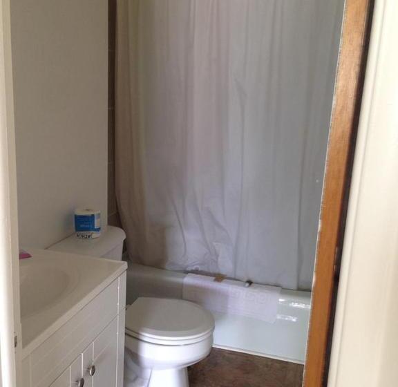 شقة غرفة واحدة, Cattlemen Motel