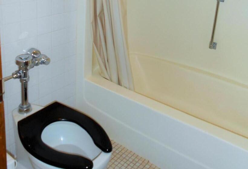 غرفه قياسيه سريرين مزدوجين, Budget Inn