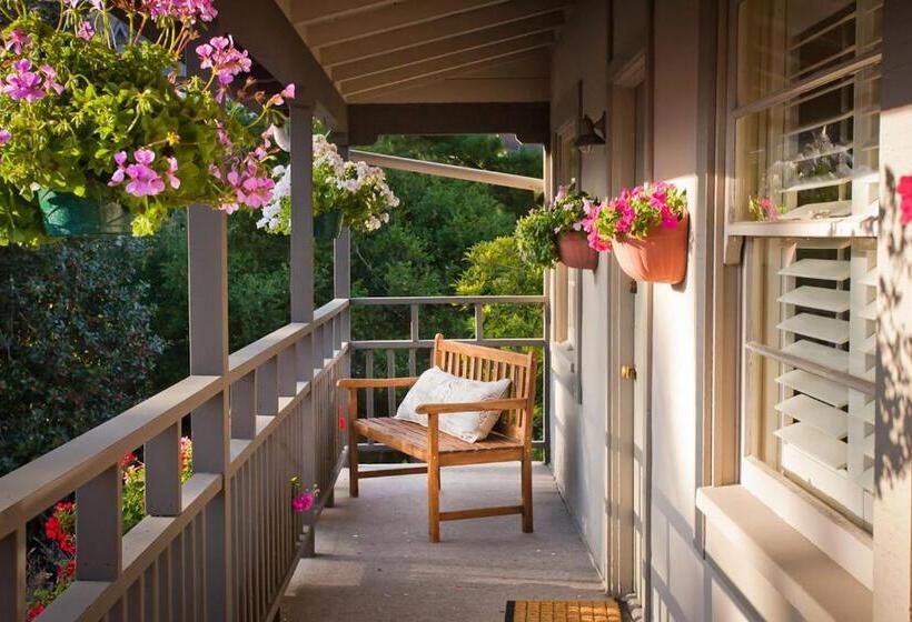 سوئیت مدیریتی 2 خوابه, Carmel Country Inn