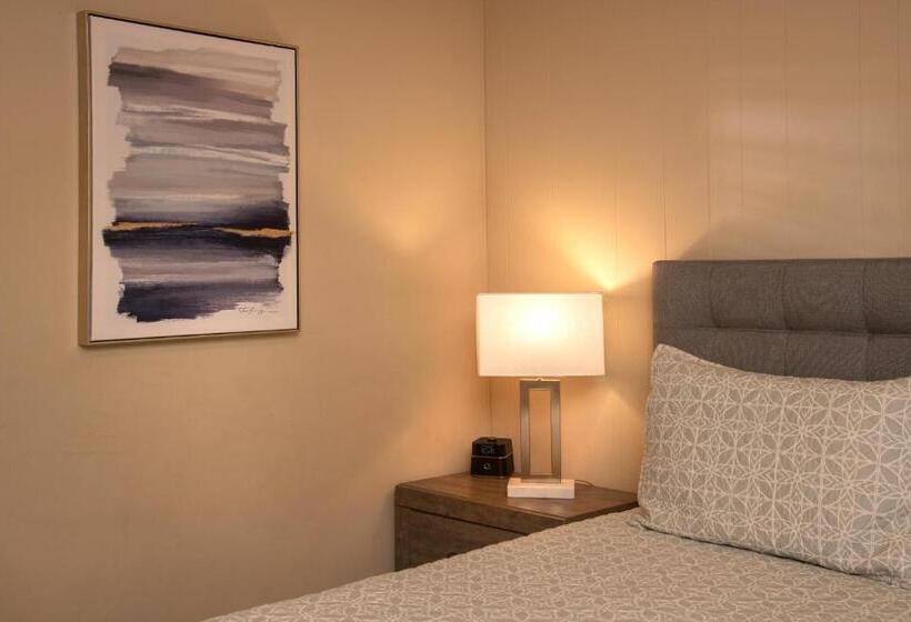 سوئیت مدیریتی 2 خوابه, Carmel Country Inn