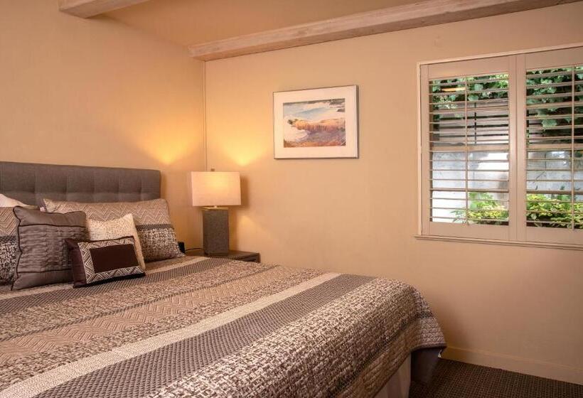 سوئیت مدیریتی 2 خوابه, Carmel Country Inn