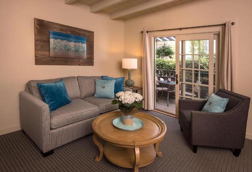 Deluxe Suite King Bed, Carmel Country Inn