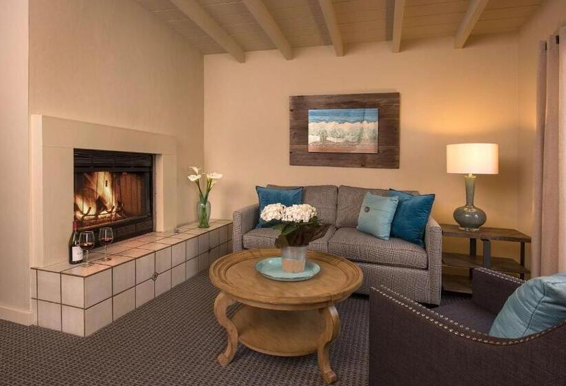 Deluxe Suite King Bed, Carmel Country Inn