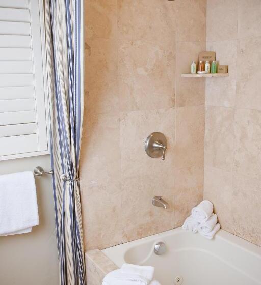 استودیوی استاندارد, Carmel Country Inn