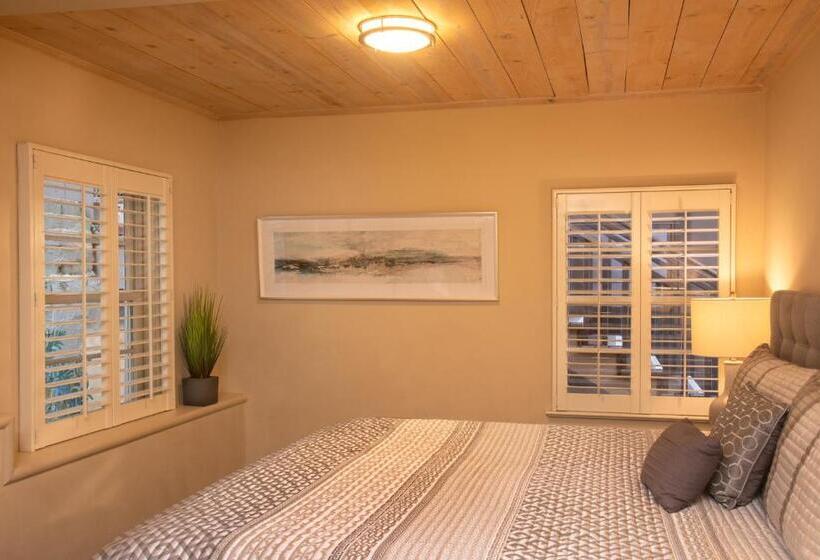 سوییت, Carmel Country Inn