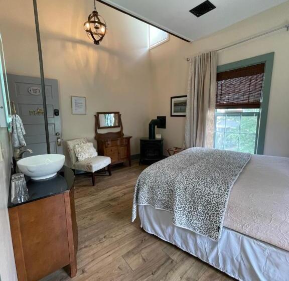 غرفة قياسية, Carriage House Bed & Breakfast