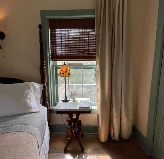 スタンダードルーム, Carriage House Bed & Breakfast