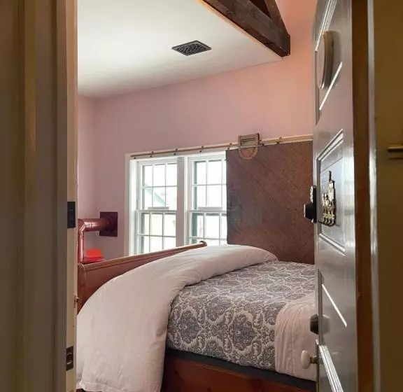 バスタブ付きスタンダードルーム, Carriage House Bed & Breakfast