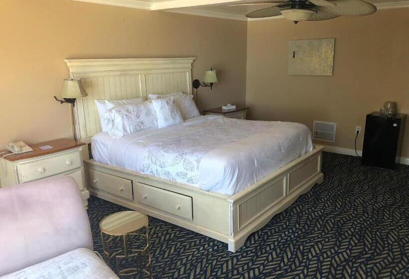 מיטת קינג בסוויטה, Cliff House Inn