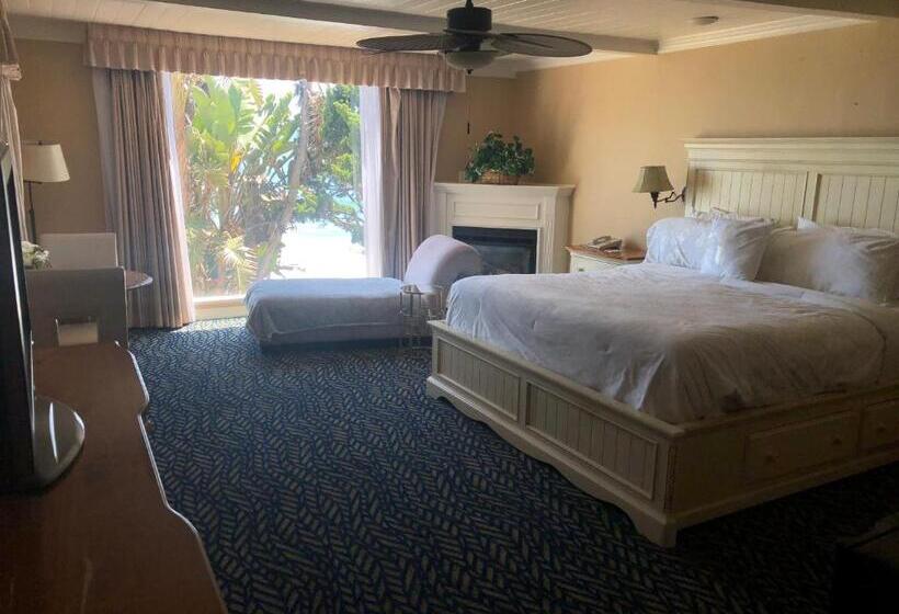 מיטת קינג בסוויטה, Cliff House Inn