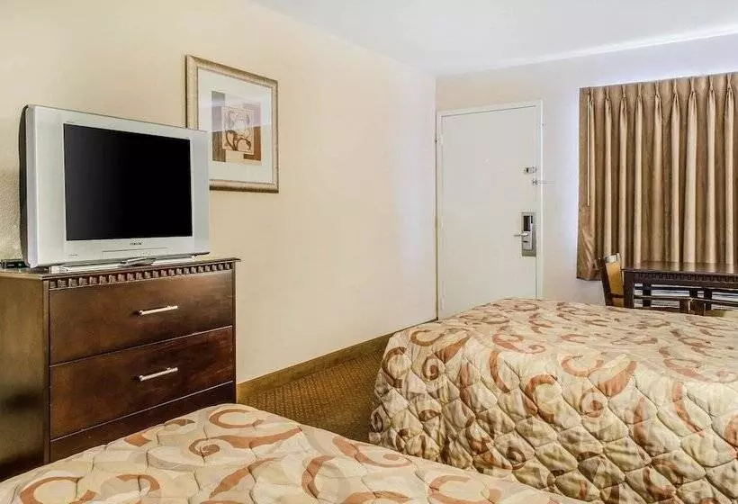 ２ダブルベッドのスタンダードルーム, Rodeway Inn Shippensburg