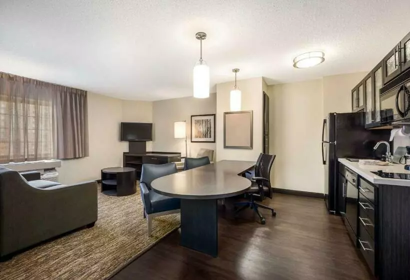 سوییت, Sonesta Simply Suites Salt Lake City Airport