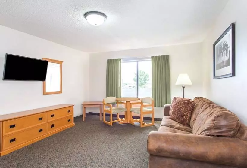 スイート, Super 8 By Wyndham Salina/scenic Hills Area
