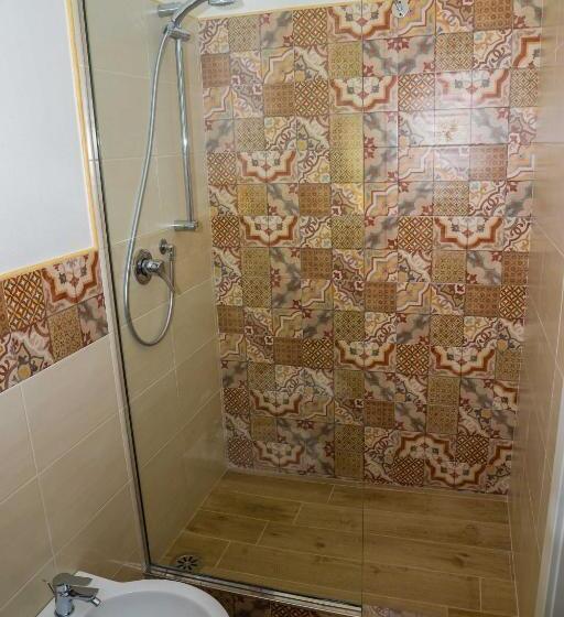 חדר דלוקס, ‘a Minnula