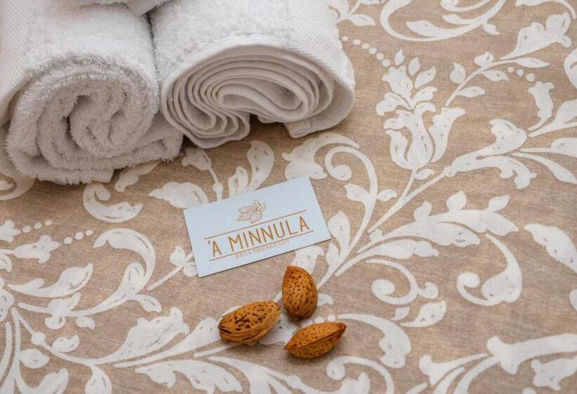 חדר דלוקס, ‘a Minnula