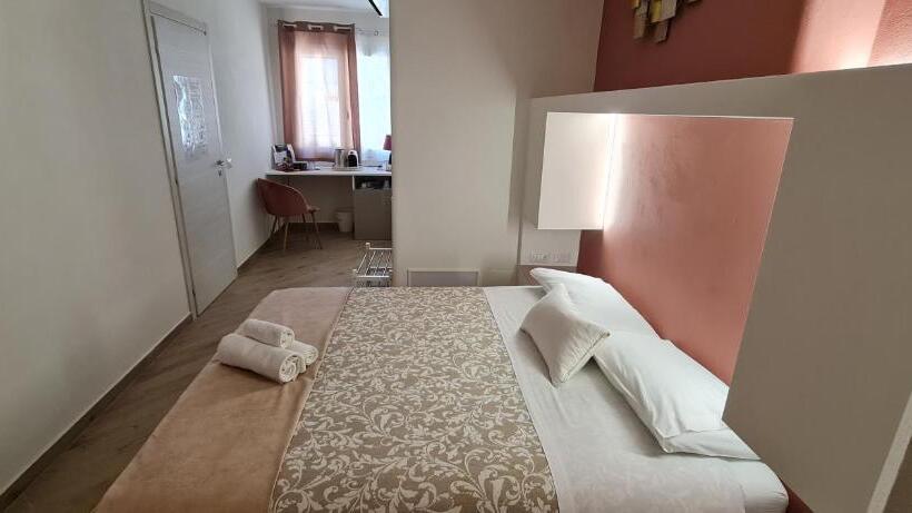 חדר דלוקס, ‘a Minnula